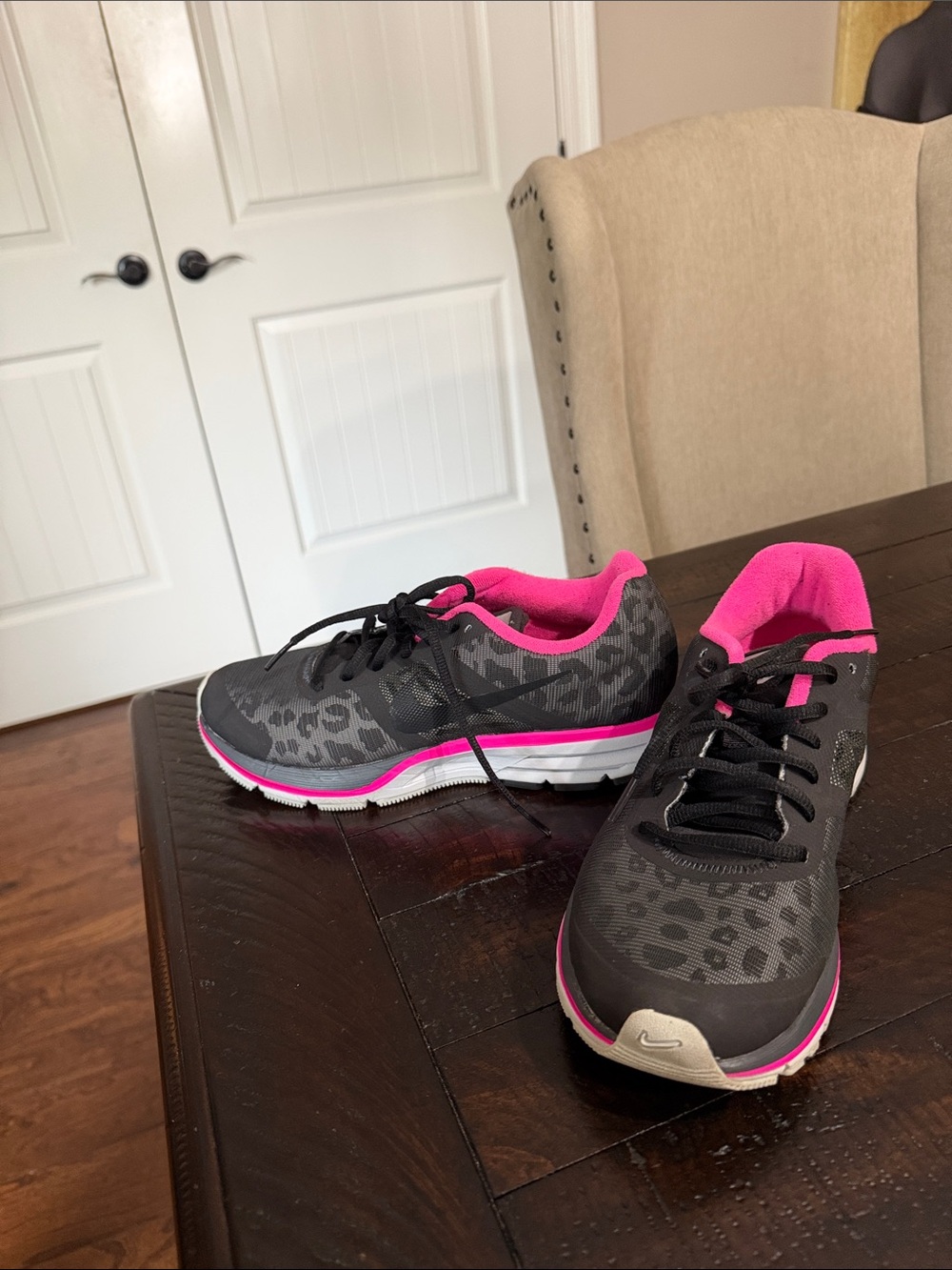 Nike Women’s Black and Pink Leopard Athletic Sneakers